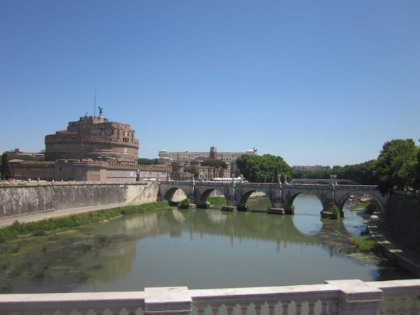 To learn more about the culture and people of Italy, courses use Rome as a classroom, incorporating field activities and excursions in Rome and throughout Italy!