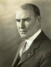 A portrait of an older white man, Hamilton Holt, wearing a suit and facing to the left of the camera